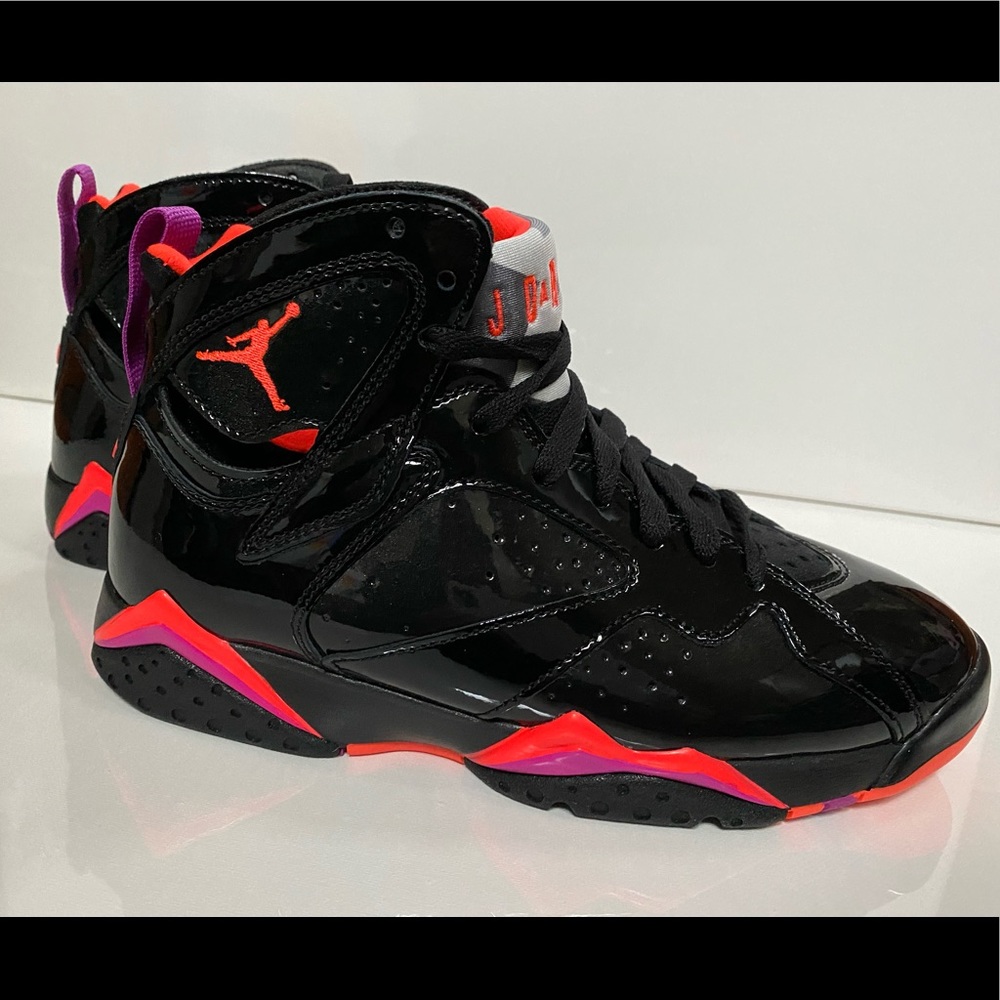 WOMENS NIKE AIR JORDANS - NEVER WORN STILL IN BOX